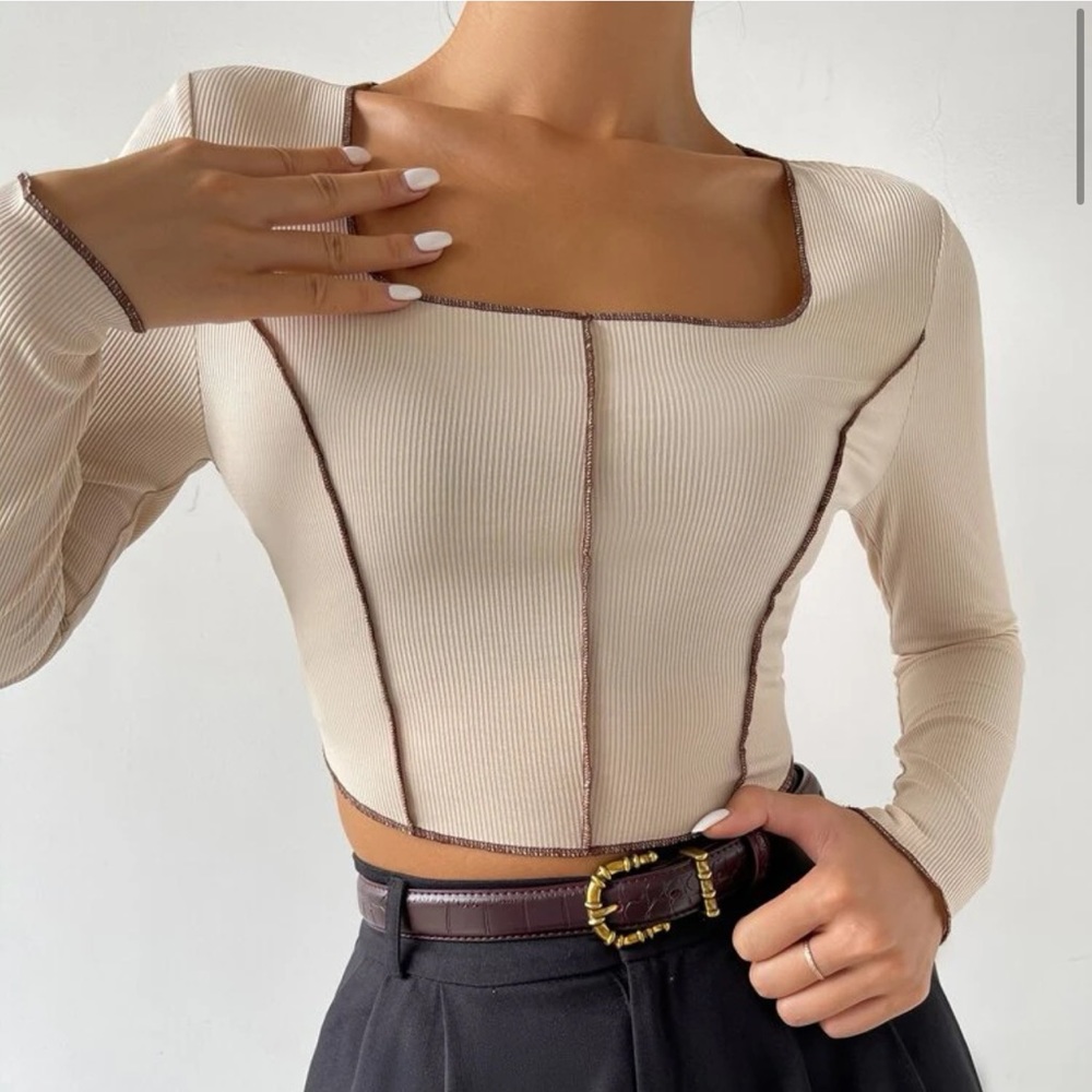 Square neck topstitching crop tee